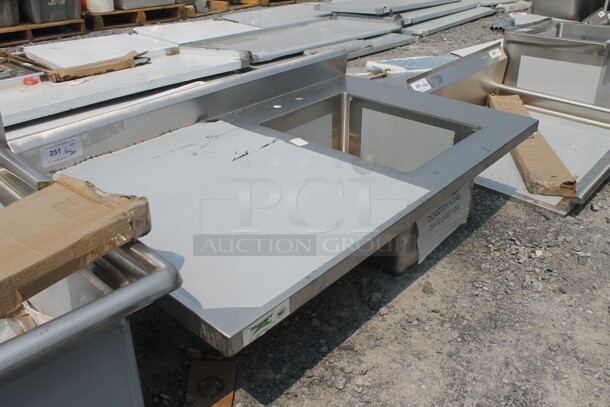 BRAND NEW SCRATCH AND DENT! Regency 600ST3048R Commercial Stainless Steel Work Table With Sink. - Image 2 of 4