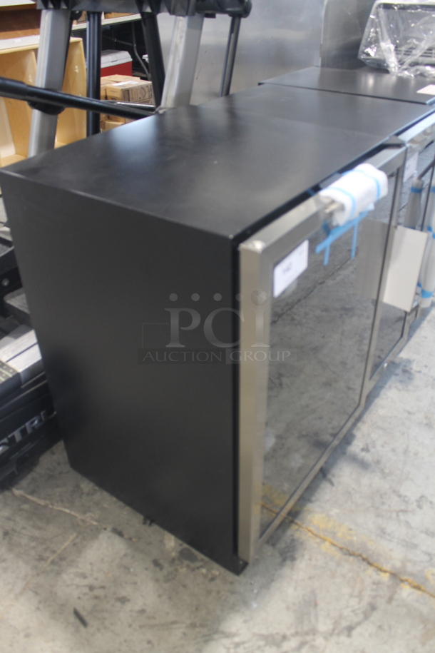 BRAND NEW SCRATCH AND DENT! Danby DWC518BLS Silhouette Wine Cooler With Glass Door Trimmed in Stainless Steel With Steel Front Pull Out Racks.115V. Tested and Working!  - Image 2 of 6