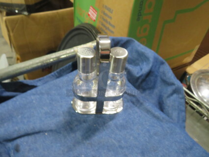 NEW Salt/Pepper Shaker. 3XBID