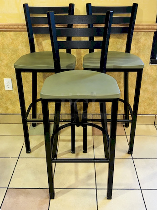 PRISTINE CONDITION! Pair of Plymold Quest Ladderback Steel Barstools with Composite Seat.

Overall Product Height	43