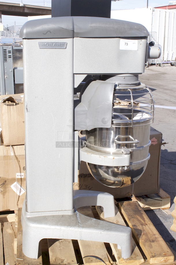 BRAND NEW SCRATCH & DENT! Hobart Legacy+ HL400-4STD 40 Qt. Planetary Floor Mixer with Guard &amp; Standard Accessories - 240V, 1 1/2 hp - See Photos For Damage - Image 6 of 10