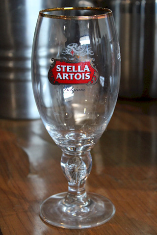 SWEET! Box Of 14 Gold Rimmed Stella Beer Glasses. 14x Your Bid