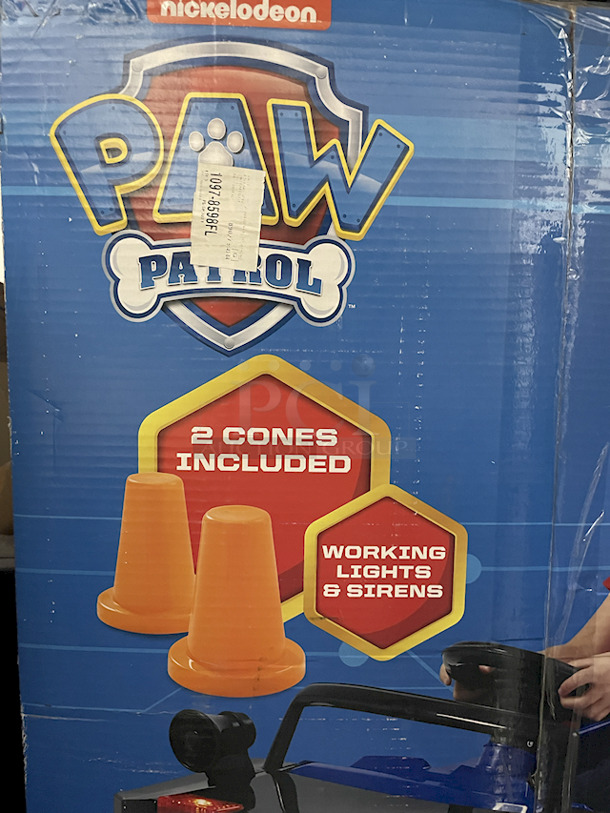 NEW IN ORIGINAL PACKAGING!! Kid Trax Nickelodeon Paw Patrol Chase's Police Cruiser 6v Battery-Powered Ride-On. Includes: 6v Battery & Charger, 2 Cones & Working Lights & Siren.  - Image 3 of 3