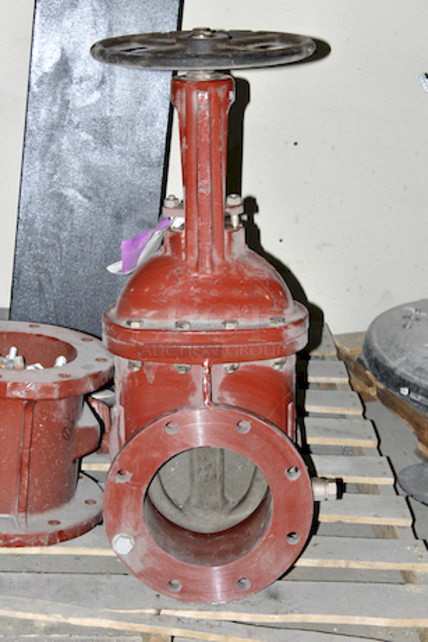 SWEET! Kennedy Valve Mfg. KS-FW Fire Main Gate Valve Series 8 in. Flanged Cast Iron OS&Y Non-Rising Resilient Wedge Gate Valve with Tap.
Comes with Bolts and Hardware.
11-1/2x14x37-3/4.  - Image 2 of 6