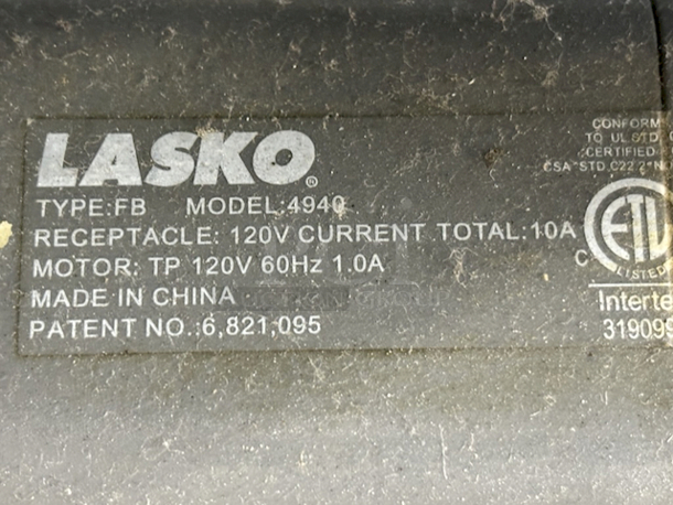 Lasko 4940 High Velocity Pivoting Blower, 3 Speed With Electric Outlets, 120V. Working.  - Image 3 of 3
