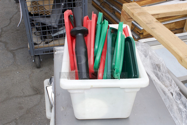 Bin Full of 20 Different Metal & Plastic Lids & Seals. Various Sizes. 25x Your Bid.  - Image 2 of 2
