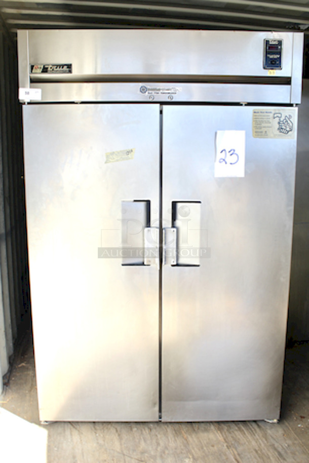 LIKE NEW!! TRUE TR2R-2S 2 Door Stainless Steel Reach In Cooler Refrigerator 5″ castors, 1/2 HP, 115v/60/1-ph, 5.9 amps, NEMA 5-15P, cULus, UL EPH Classified, Made in USA.