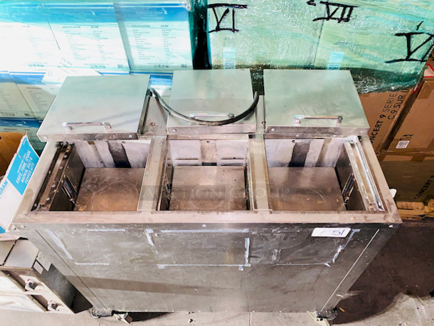 SWEET! Aladdin Temp-Rite DH08 3 Columns Dish Heater, Fits Up To 9 inch Plates. 

In Working Condition When tested. 
208V, 240V, Single Phase, 15.9Amps, 20Amps, 60HZ, 3-wire

47 1/8"x24 1/2"x42 13/16"
300 lbs

3 dispensing columns
Durable and attractive stainless steel cabinet
Fully insulated heater compartment
Four swivel 5" casters, two with brakes, for ease of maneuverability and stability
Convenient push/pull handle
Corner bumpers
Tight fitting lid design seals without gasket
Eight foot long, three wire, grounded electrical supply cord and plug with strain relief - Image 2 of 9