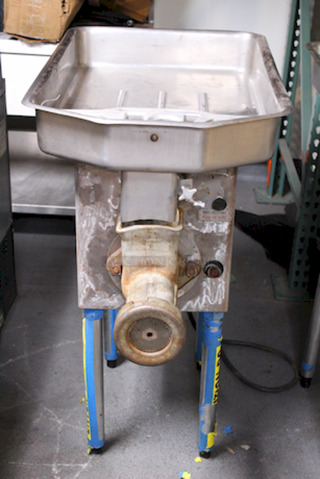 Hobart 4632A Commercial Meat Grinder Chopper. 200V/60Hz/2HP/6.5/Amp/3Phase Capacity: 35-40 lbs./min.
Dimensions: 23 1/2"W x 42 1/2"D x 27 1/4"H.
Feed Pan Dimensions: 21"W x 34"D x 5"H.
In Working Order
**Missing the worm