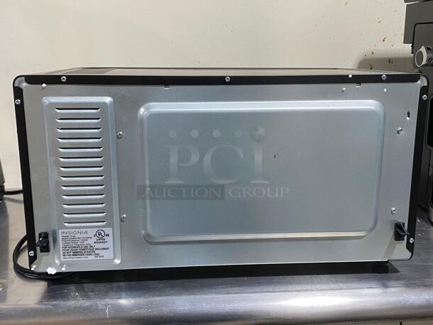Insignia 4 Slice Toaster Oven, - Image 3 of 5