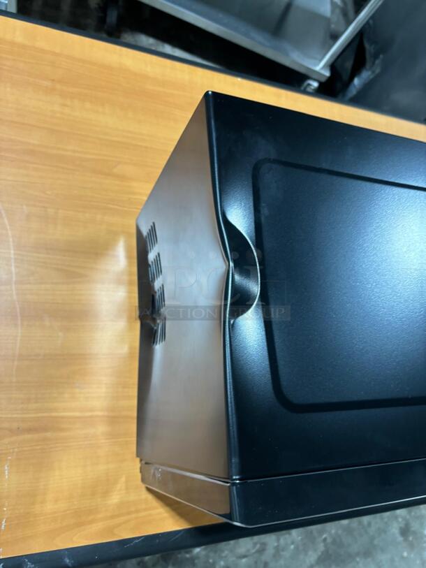 Brand New Scratch & dent Insignia™ - 0.9 Cu. Ft. Compact Microwave - Stainless Steel - Image 3 of 5