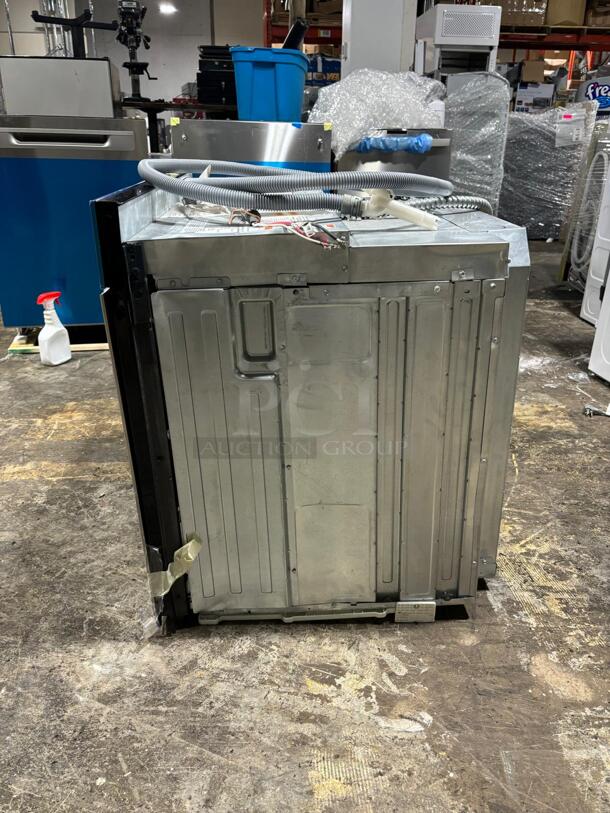 BRAND NEW Whirlpool - 30" Built-In Single Electric Convection Wall Oven with WiFi - Stainless Steel
 - Image 4 of 4