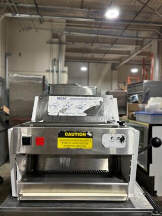 OLIVER 711 COMMERCIAL COUNTERTOP BREAD SLICER

