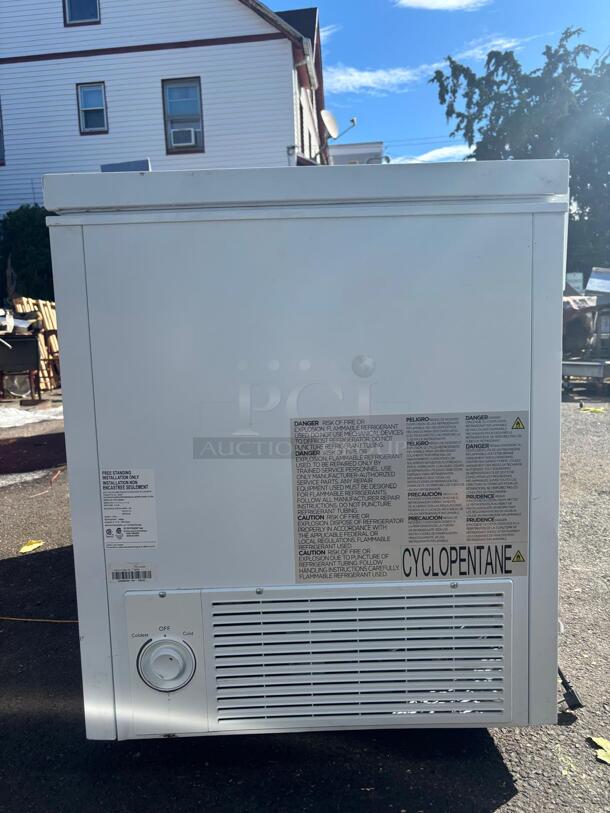 15 Cu. Ft. Chest Deep Freezer FFCL1542AW
 - Image 2 of 6