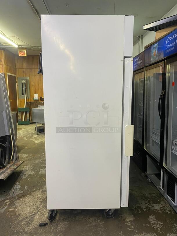 True 28" One Section Reach In Refrigerator Right Hinge Glass Door, 115v
 - Image 4 of 4