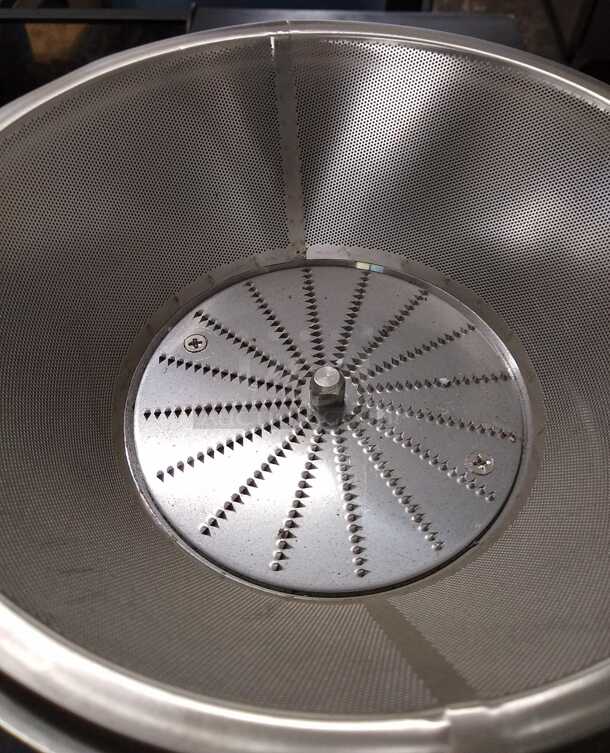 Prepline JUICEFASTER1000 Commercial 1/2 HP Electric Juice Extractor
 - Image 9 of 10