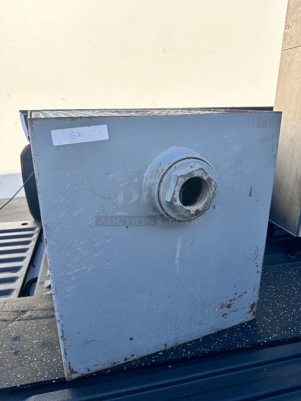 Commercial Heavy Duty Grease Interceptor Trap 100 lbs. / 50 GPM NSF Great for New Restaurant  - Image 5 of 6