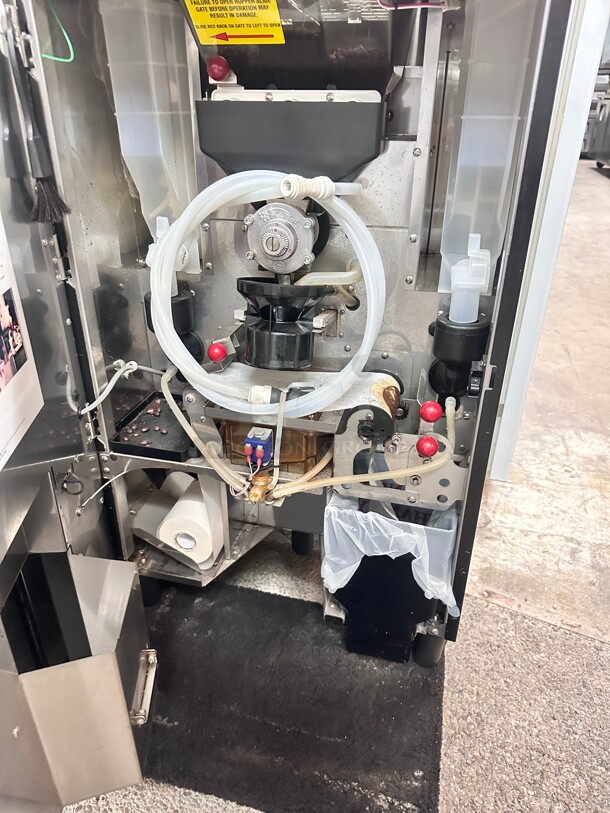 Late Model Bunn B2CSS-312 Sure Immersion 312 Black Single Cup Coffee Brewer - 120V, 1800W Tested and Working Starbucks Machine - Image 9 of 10