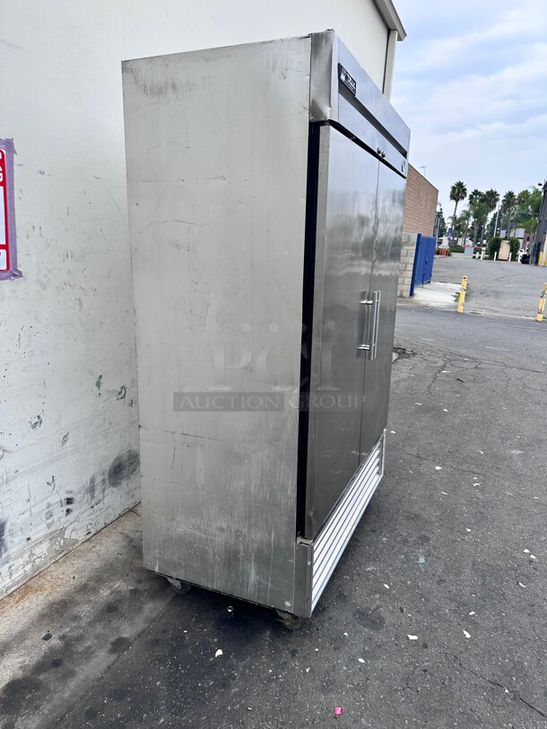 Certified Working True T-49-HC 54 inch Solid Door Reach-In Commercial Refrigerator 115 Volt - Image 4 of 6