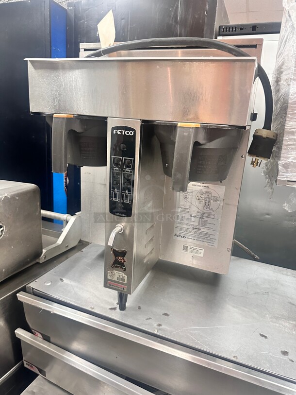 Fetco CBS-2032e Twin Automatic Coffee Brewer 208/240V, 4600-6100 W Tested and Working! - Image 5 of 7