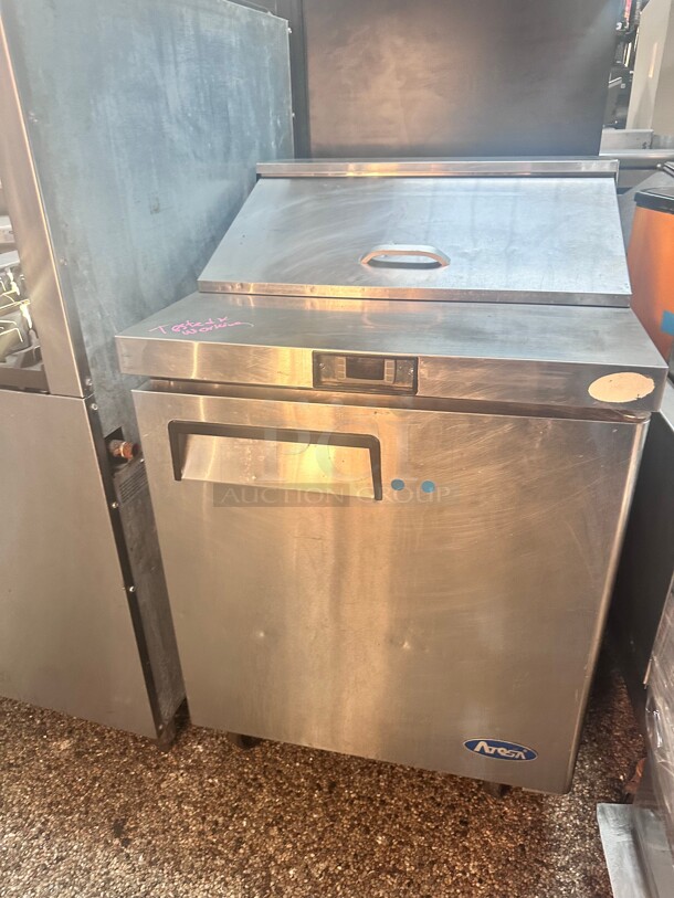 Working Atosa MSF8301GR Atosa Sandwich/Salad Top Refrigerator One-section 27  W X 30D X 44H - Image 2 of 8