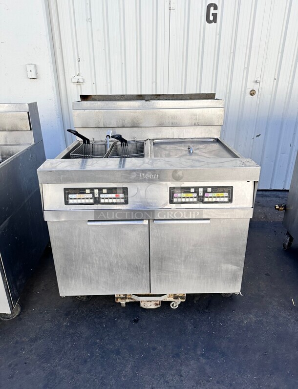 Late Model Used Frymaster SCFHD260G Gas Fryer - (2) 80 lb Vats, Floor Model, Natural Gas With Filtration System Tested and Working - Image 2 of 10