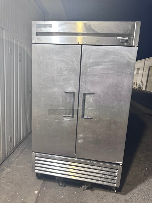 Late Model True T-43F-HC 47 inch Two Section Reach In Freezer, (2) Solid Doors, 115v Working - Image 7 of 10
