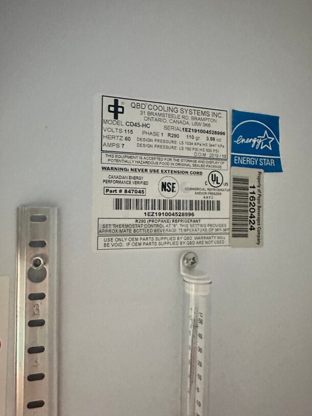 Late Model QBD CD45 Sliding 2 Door Upright Pop Juice Fridge Cooler 40 CuFt 115 Volt Tested and Working - Image 4 of 7