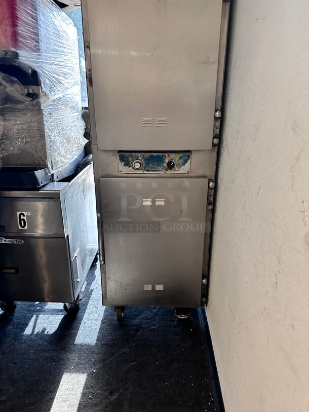 Alto-Shaam 1200-TH Halo Heat Slow Cook & Hold Electric Double Deck
120 lb. capacity each 115 Volt NSF  - Image 1 of 6