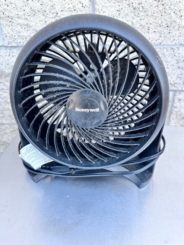 10 Inch Fan 115 Volt Working - Image 1 of 6