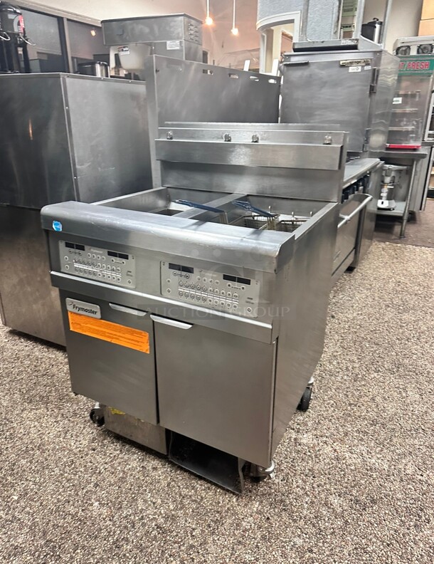 Late Model Frymaster FPGL230CA Gas Fryer - (2) 30 lb Vats, Floor Model, Working - Image 5 of 9