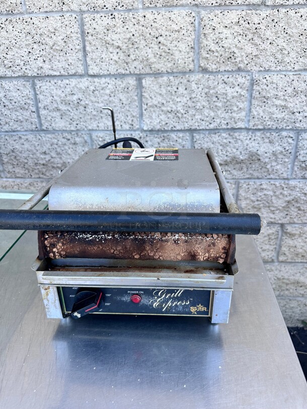 Need Cleaning Grill Express GX10IG Sandwich Grill – 10 Inch Wide – Grooved Platens – 120V, 1PH Working - Image 4 of 6