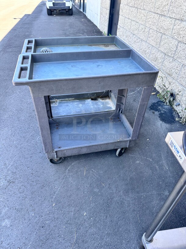 Clean Lakeside 2523 2 Level Polymer Utility Cart w/ 500 lb Capacity, Raised Ledges - Image 3 of 6