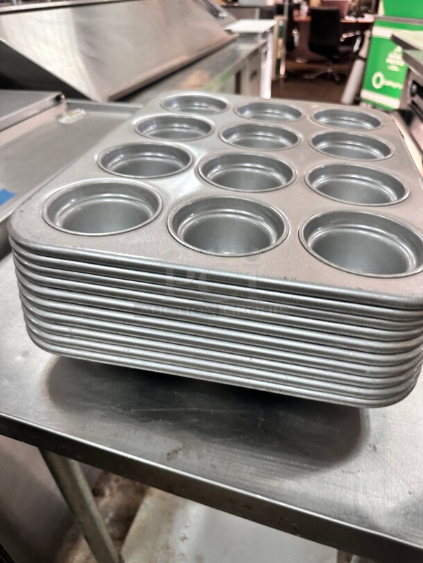 Chicago Metallic 43555 Large Crown Muffin Pan, Makes (12) 3 1/2" Muffins, - Image 5 of 8