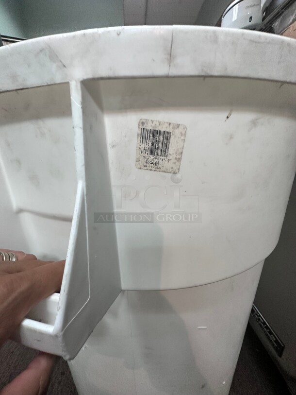 Commercial Heavy Duty 44 Gallon Trash Container NSF  - Image 5 of 5